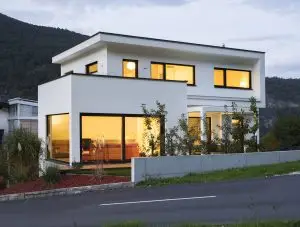 Referenz Holzbau Saurer Wohnbau Dämmerung Außen Wohlfühlen Einfamilienhaus junge Familie Wohnen