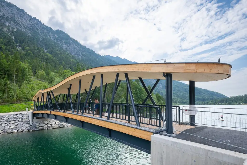 Referenz Holzbau Saurer Objektbau Seespitzbrücke Nahaufnahme Seitenaufnahme