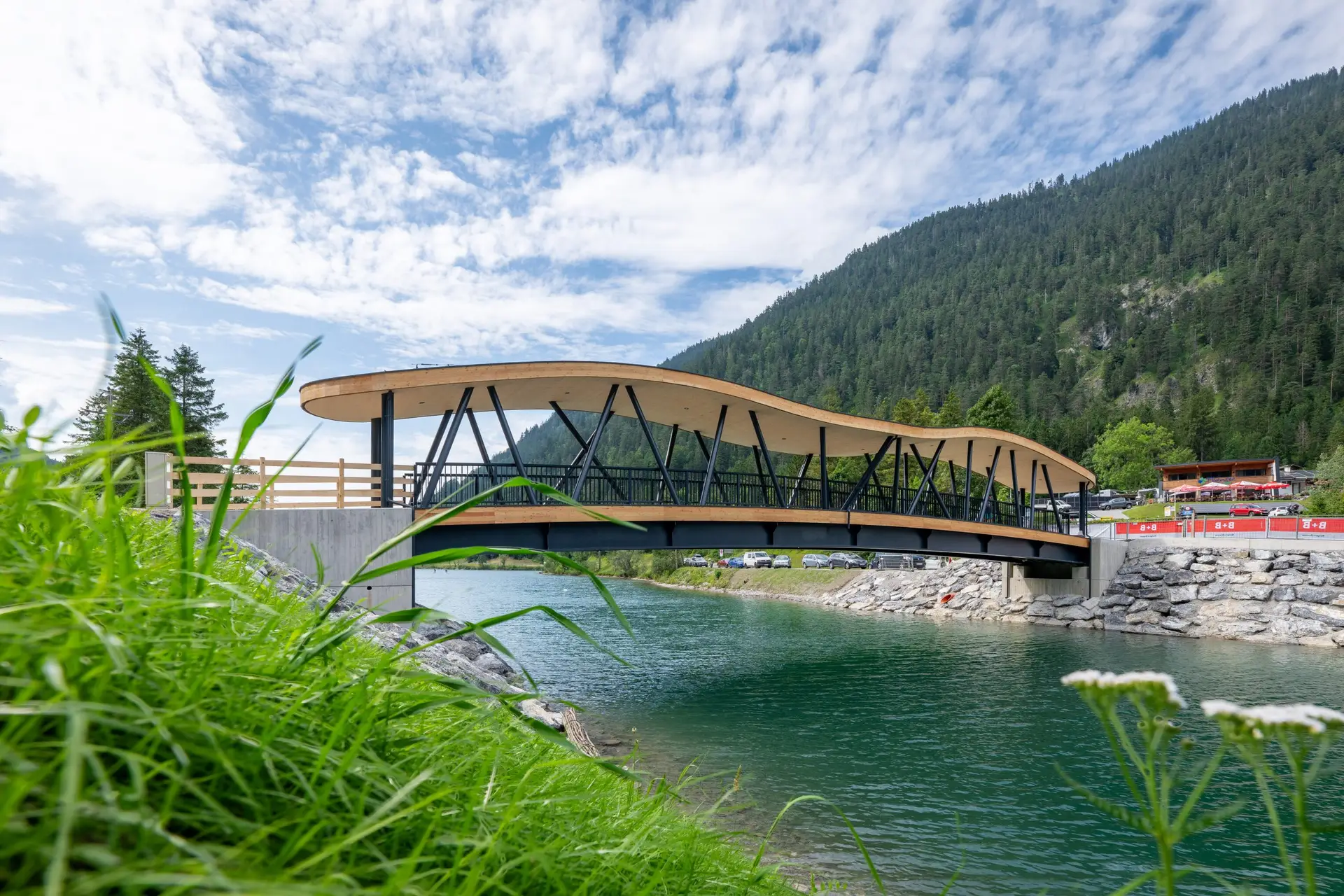 Referenz Holzbau Saurer Objektbau Seespitzbrücke Seitenaufnahme