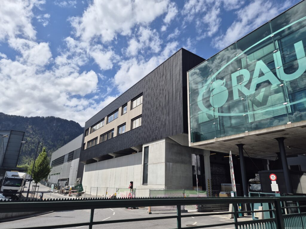 Referenz im Objektbau Holzbau Saurer | Rauch Außenaufnahme Moderne Architektur Fassade