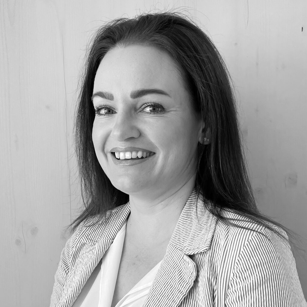 Holzbau Saurer Mitarbeiter starkes Team Assistentin Marketing Ariela Kobald
