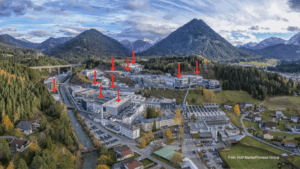 Referenz Holzbau Saurer Luftaufnahme Firmenstandort Plansee/CERATIZIT Bauprojekte am Standort