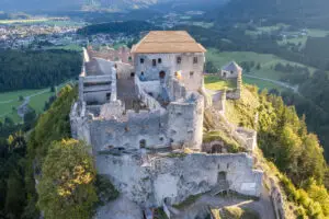 Referenz Holzbau Saurer - traditionsorientierte Dachkonstruktion und Zwischendecken